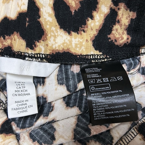 Bell bottom tiger print stretchy pull on pants,,flare legs,70’s,like new! - Picture 6 of 10